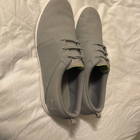 Mens size 11.5 under armour sneakers